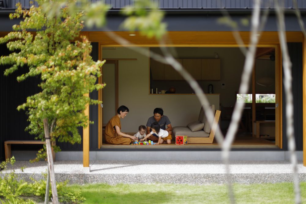 大きな木製窓のある家　2021デザインコンテスト優秀賞受賞 写真